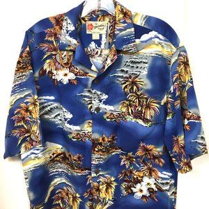 Hilo Hattie Short Sleeve Hawaiian Rayon Camp Shirt Vtg Sz Small
